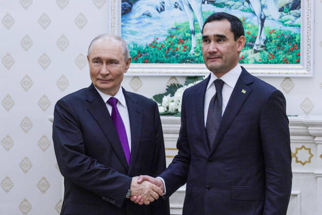 TURKMENISTAN, BALKAN PROVINCE - OCTOBER 8, 2026: Vladimir Putin (L), President of Russia, and his counterpart Serdar Berdimuhamedow of Turkmenistan shake hands during a bilateral meeting in Turkmenbasy Turkmenistan  - ZUMAt113 20261008_zaa_t113_701 Copyright: xGavriilxGrigorovx