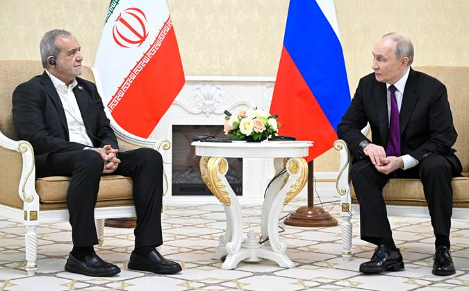 Turkmenistan Russia 9260798 08.10.2026 Iranian President Masoud Pezeshkian and Russian President Vladimir Putin attend a meeting in Turkmenbashi, Turkmenistan. Sergey Bobylev Sputnik Turkmenbashi Turkmenistan Copyright: xSergeyxBobylevx