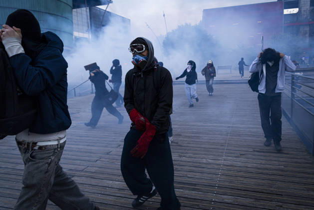 Clashes erupt during student protest in Strasbourg STRASBOURG, FRANCE - OCTOBER 8: Hundreds of students organized a spontaneous protest, often referred to as a wildcat demonstration, that moved through different areas of Strasbourg, France, on October 8, 2026. The demonstration was marked by clashes between protesters and police as students marched through the city during a day of national protest over education conditions and the 2027 education budget. Sathiri Kelpa Anadolu Strasbourg France. Editorial use only. Please get in touch for any other usage.  Copyright: x2026xAnadoluxSathirixKelpax