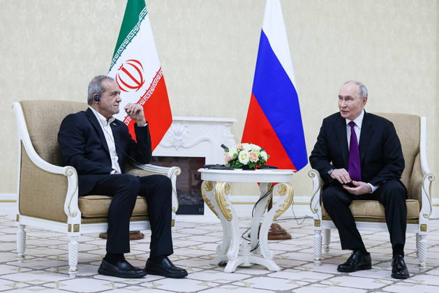 TURKMENISTAN, BALKAN PROVINCE - OCTOBER 8, 2026: Masoud Pezeshkian (L), President of Iran, and his counterpart Vladimir Putin of Russia hold a bilateral meeting in Turkmenbasy Turkmenistan - ZUMAt113 20261008_zaa_t113_737 Copyright: xVladimirxSmirnovx