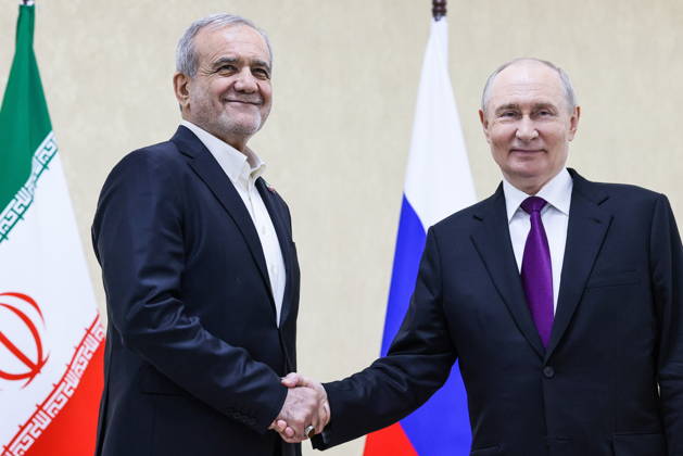 TURKMENISTAN, BALKAN PROVINCE - OCTOBER 8, 2026: Masoud Pezeshkian (L), President of Iran, and his counterpart Vladimir Putin of Russia shake hands during a bilateral meeting in Turkmenbasy Turkmenistan - ZUMAt113 20261008_zaa_t113_734 Copyright: xVladimirxSmirnovx