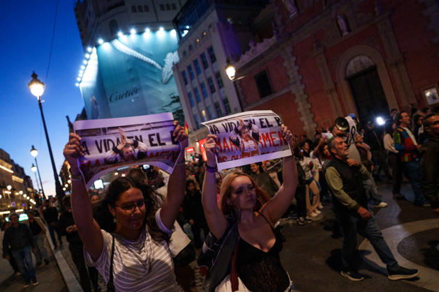 Farewell, Maricarmen Protest from Puerta del Sol to Maricarmen’s Home: Dozens of people hold up signs during the Farewell, Maricarmen protest, from Puerta del Sol to Maricarmen’s home, on October 8, 2026, in Madrid, Spain. Many people have left candles, flowers, and signs of encouragement next to the doorway from which Maricarmen was evicted two weeks ago, hours after news broke of the death of the 87-year-old woman. To profit from homes is to traffic in life. Let housing cost no more lives. Thank you, Maricarmen, reads one of the messages of gratitude. OCTOBER 8, 2026 PROTEST MARCH MARICARMEN TRIBUTE EVICTION EVICTED PERSON POSTERS Madrid Madrid, Spain  Copyright: xMatiasxChiofalox 7830103