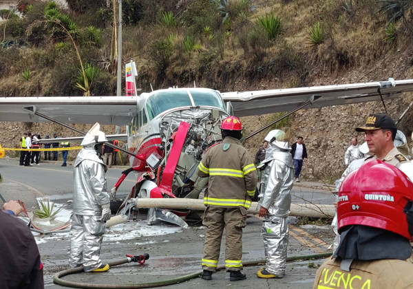 Cuenca,Ecuador, October 8, 2026 Shortly after noon, a light aircraft veered off the runway during airport operations. The plane ended up crashing outside the airport terminal and came to a stop on Hurtado de Mendoza Avenue, in the Milchichig ravine area. Preliminary reports identify the aircraft as a Cessna Grand Caravan EX belonging to Cuencana Airlines. Photo by Boris Romoleroux, API 20261008 248482 6ac7e70edef5b img 20261008 130239 1jpg jpeg Copyright: xBORISxROMOLEROUXx