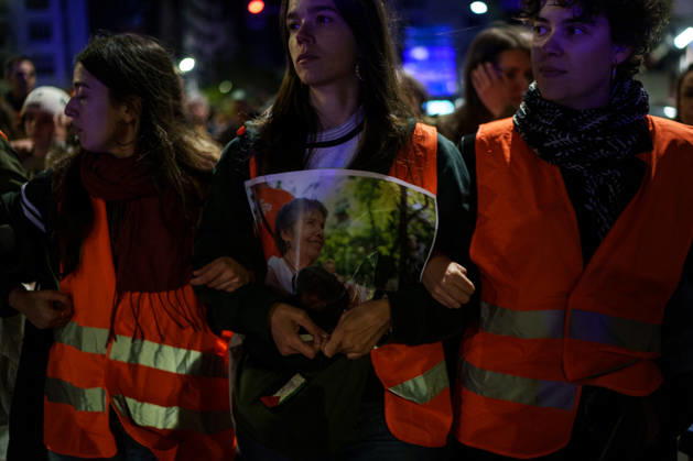 Farewell, Maricarmen Protest from Puerta del Sol to Maricarmen’s Home: Dozens of people hold up signs during the Farewell, Maricarmen protest, from Puerta del Sol to Maricarmen’s home, on October 8, 2026, in Madrid, Spain. Many people have left candles, flowers, and signs of encouragement next to the doorway from which Maricarmen was evicted two weeks ago, hours after the death of the 87-year-old woman was announced. To profit from homes is to traffic in lives. Let housing cost no more lives. Thank you, Maricarmen, reads one of the messages of gratitude. OCTOBER 8, 2026 PROTEST MARCH MARICARMEN TRIBUTE EVICTION EVICTED WOMAN SIGNS Madrid Madrid, Spain  Copyright: xMatiasxChiofalox 7830128