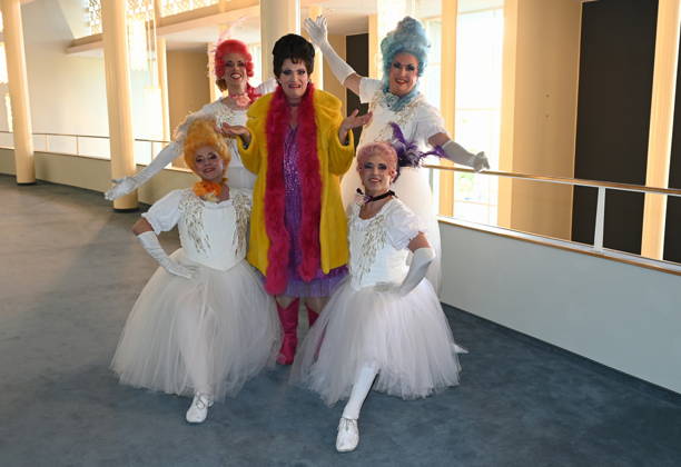 Cast of *Trude m* and the little divertissement. It is staged annually by the Cäcilia Wolkenburg Theater Group at the Cologne Men’s Chorus (KMGV). All performers on stage are volunteers. The 2027 program is titled Wat e Thiater and pays tribute to the unforgettable Trude Herr, as well as a celebration of the return to the