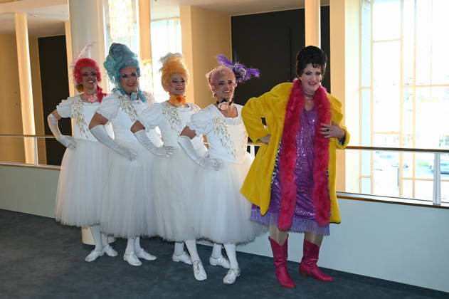 Cast of *Trude m* and the little divertissement. It is staged annually by the Cäcilia Wolkenburg Theater Group at the Cologne Men’s Chorus (KMGV). All performers on stage are volunteers. The 2027 program is titled Wat e Thiater and pays tribute to the unforgettable Trude Herr, as well as a celebration of the return to the