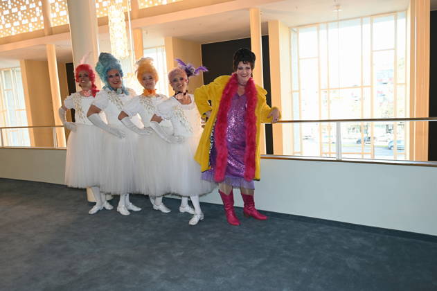 Cast of *Trude m* and the little divertissement. It is staged annually by the Cäcilia Wolkenburg Theater Group at the Cologne Men’s Chorus (KMGV). All performers on stage are volunteers. The 2027 program is titled Wat e Thiater and pays tribute to the unforgettable Trude Herr, as well as a celebration of the return to the