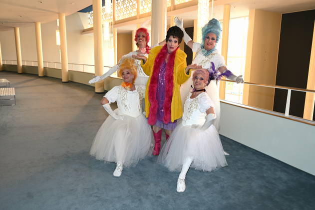 Cast of *Trude m* and the little divertissement. It is staged annually by the Cäcilia Wolkenburg Theater Group at the Cologne Men’s Chorus (KMGV). All performers on stage are volunteers. The 2027 program is titled Wat e Thiater and pays tribute to the unforgettable Trude Herr, as well as a celebration of the return to the