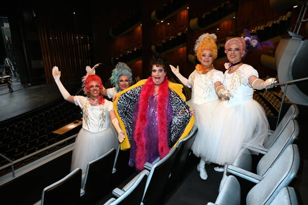 Cast of *Trude m* and the little divertissement. It is staged annually by the Cäcilia Wolkenburg Theater Group at the Cologne Men’s Chorus (KMGV). All performers on stage are volunteers. The 2027 program is titled Wat e Thiater and pays tribute to the unforgettable Trude Herr, as well as a celebration of the return to the