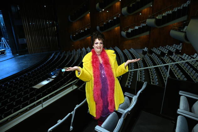 Actress playing Trude, Lead actor in the little divertissement. It is staged annually by the Cäcilia Wolkenburg Theater Group at the Cologne Men’s Chorus (KMGV). All performers on stage are volunteers. The 2027 program is titled Wat e Thiater and is a tribute to the unforgettable Trude Herr, as well as a celebrati