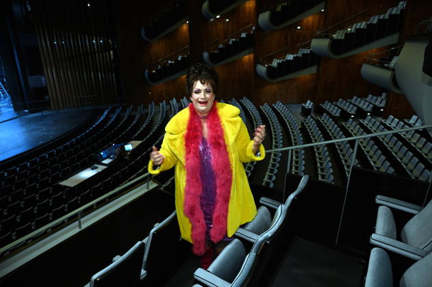 Actress playing Trude, Lead actor in the little divertissement. It is staged annually by the Cäcilia Wolkenburg Theater Group at the Cologne Men’s Chorus (KMGV). All performers on stage are volunteers. The 2027 program is titled Wat e Thiater and is a tribute to the unforgettable Trude Herr, as well as a celebrati
