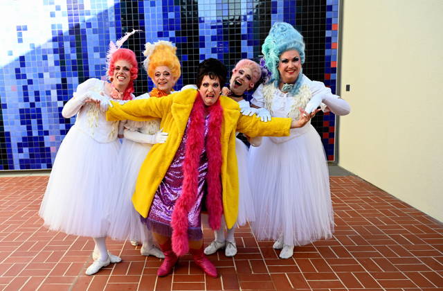 Cast of the short divertissement. It is staged annually by the Cäcilia Wolkenburg Theater Group, part of the Cologne Men’s Chorus (KMGV). All performers on stage are volunteers. The 2027 program is titled *Wat e Thiater* and pays homage to the unforgettable Trude Herr, as well as a celebration of the return to the newly renovated Cologne Opera