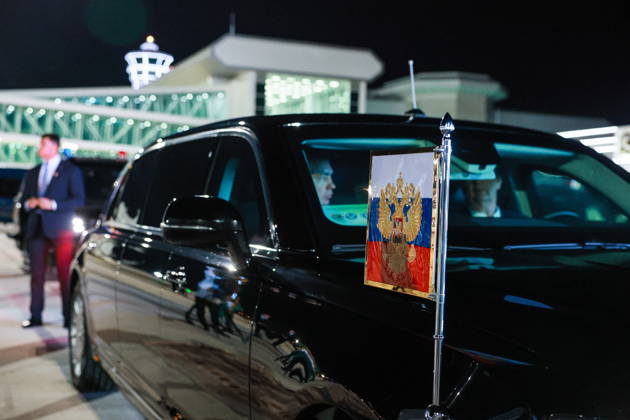 TURKMENISTAN, BALKAN PROVINCE - OCTOBER 8, 2026: A motorcade of Russia s President Vladimir Putin is seen before of a meeting of the CIS (Commonwealth of Independent States) Council of Heads of State in Turkmenbasy Turkmenistan - ZUMAt113 20261008_zaa_t113_778 Copyright: xVladimirxSmirnovx