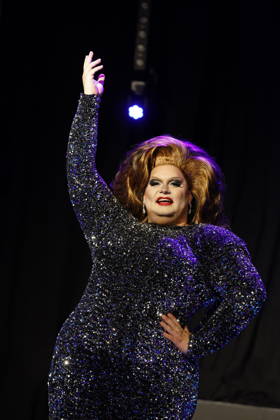 September 1, 2026, Herne, Revue Palast Ruhr: Press conference for the new show *Iconics*—a mix of travesty, drag, live singing, acrobatics, and dance. Aria Viderci in a dark dress.