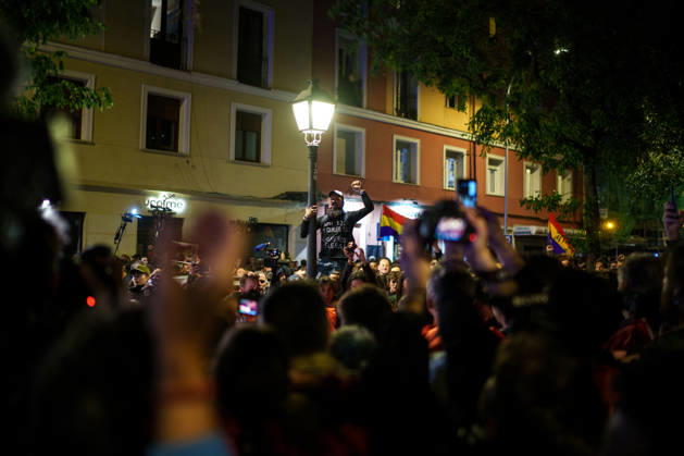 Farewell, Maricarmen Protest from Puerta del Sol to Maricarmen’s Home Hundreds of people took part in the Farewell, Maricarmen protest, marching from Puerta del Sol to Maricarmen’s home, on October 8, 2026, in Madrid, Spain. Many people have left candles, flowers, and signs of encouragement next to the doorway from which Maricarmen was evicted two weeks ago, hours after news broke of the death of the 87-year-old woman. To profit from homes is to traffic in lives. Let housing cost no more lives. Thank you, Maricarmen, reads one of the messages of gratitude. OCTOBER 8, 2026 PROTEST MARCH MARICARMEN TRIBUTE EVICTION EVICTED WOMAN SIGNS CANDLES Madrid, Spain  Copyright: xMatiasxChiofalox 7830214