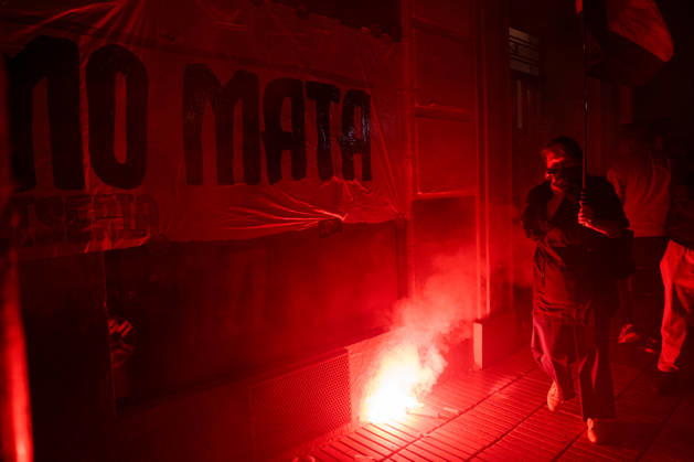 Farewell, Maricarmen Protest from Puerta del Sol to Maricarmen’s Home: Dozens of people leave candles during the Farewell, Maricarmen protest at Maricarmen’s home, on October 8, 2026, in Madrid, Spain. Many people have left candles, flowers, and signs of encouragement next to the doorway from which Maricarmen was evicted two weeks ago, hours after news broke of the death of the 87-year-old woman. To profit from homes is to traffic in life. May no more lives be lost over housing. Thank you, Maricarmen, reads one of the messages of gratitude OCTOBER 8, 2026 PROTEST MARICARMEN TRIBUTE EVICTION EVICTED PERSON SIGNS CANDLES SAINZ DE BARANDA HOUSING FLOWERS Madrid Madrid, Spain  Copyright: xMatiasxChiofalox 7830249