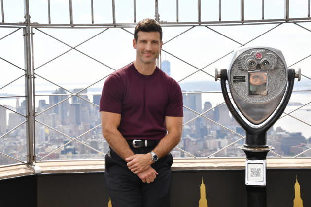 NEW YORK, NY- OCTOBER 8: Parker Young at the Empire State Building to Celebrate the Premiere of CBS New Series, Eternally Yours on October 8, 2026 in New York City. Credit: AdMedia New York City USA  - ZUMAa123 20261008_zaa_a123_095 Copyright: xJohnxFyckex