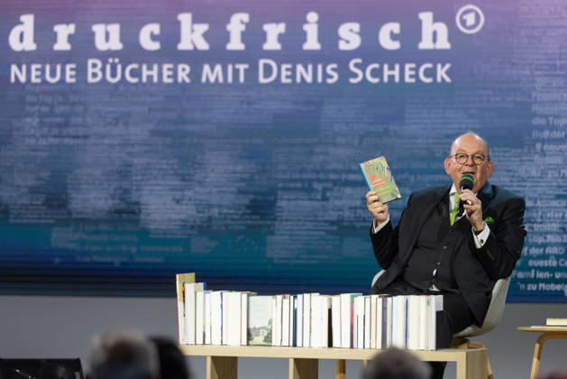 Frankfurt Book Fair 2026: Denis Scheck presents new literature with his series *Druckfrisch · New Books with Denis Scheck*, Frankfurt am Main, Hesse, Germany, Exhibition Grounds
