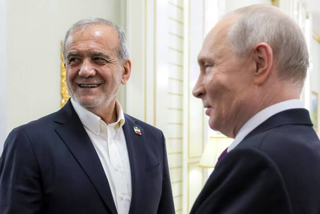 Turkmenistan Russia 9260838 08.10.2026 Iranian President Masoud Pezeshkian is welcomed by Russian President Vladimir Putin before a meeting in Turkmenbashi, Turkmenistan. Gavriil Grigorov Sputnik Turkmenbashi Turkmenistan Copyright: xGavriilxGrigorovx