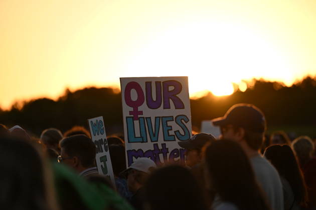 October 8, 2026, Lexington, Massachusetts, U.S.: Demonstrators gather near the Washington Monument during a nationwide day of action against sexual violence in Washington. The demonstration is part of the I Am Jane Doe movement supporting a former Cornell University student who alleges she was sexually assaulted by members of a fraternity in 2024. Lexington U.S. - ZUMAk206 20261008_znp_k206_021 Copyright: xMattxKaminskyx
