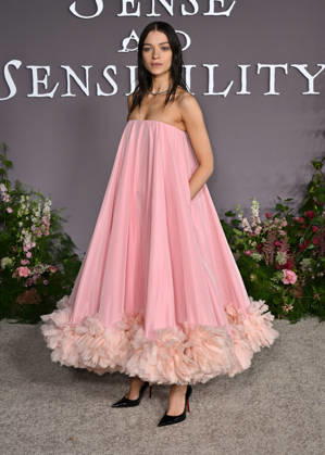˜Sense and Sensibility™ Los Angeles Premiere Esme Creed-Miles arriving at the Sense and Sensibility Los Angeles premiere held at the United Theatre in Los Angeles, Ca. on October 7, 2026. Los Angeles United Theatre California USA Copyright: xStarbuck xAFF-USA.COMx
