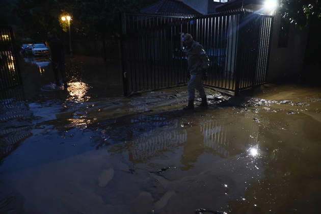 Santiago, October 8, 2026: A mudslide is affecting the area from San Carlos de Apoquindo to Los Dominicos in the Las Condes district, causing widespread damage and sweeping away vehicles and people. Dragomir Yankovic Aton, Chile, Santiago, Chile Aton 1197961 Copyright: DRAGOMIRxYANKOVIC ATONxCHILE