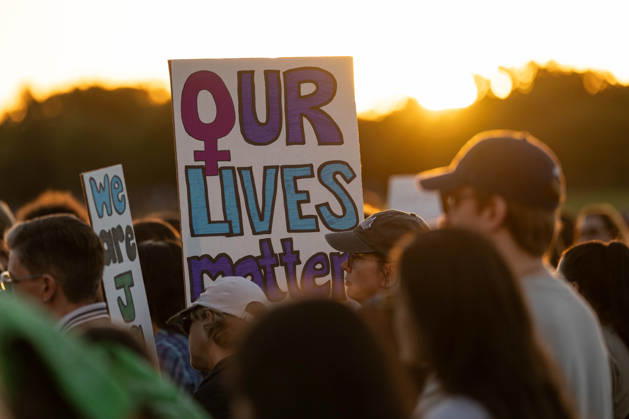 October 8, 2026, Lexington, Massachusetts, U.S.: Demonstrators gather near the Washington Monument during a nationwide day of action against sexual violence in Washington. The demonstration is part of the â€oeI Am Jane Doe†movement supporting a former Cornell University student who alleges she was sexually assaulted by members of a fraternity in 2024. Lexington U.S. - ZUMAk206 20261008_znp_k206_036 Copyright: xMattxKaminskyx