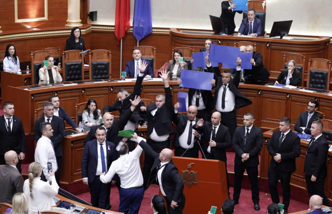 Albanian Parliament Vote the Territorial Reform in Tirana, Albania. Bodyguards try to protect Albanian Prime Minister Edi Rama (C) as an opposition MP throws a water bottle during a parliamentary session where a government s proposed administrative and territorial reform is voted on in Tirana, Albania, early on October 9, 2026. Light Studio Agency Malton Dibra Tirana Albania Copyright: xLightxStudioxAgencyx xMaltonxDibrax