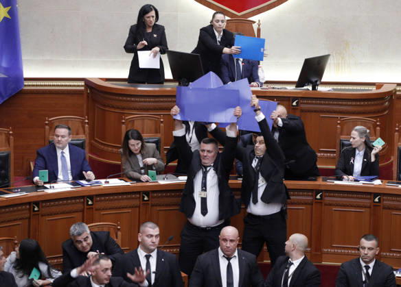 Albanian Parliament Vote the Territorial Reform in Tirana, Albania. Bodyguards try to protect Albanian Prime Minister Edi Rama (C) as an opposition MP throws a water bottle during a parliamentary session where a government s proposed administrative and territorial reform is voted on in Tirana, Albania, early on October 9, 2026. Light Studio Agency Malton Dibra Tirana Albania Copyright: xLightxStudioxAgencyx xMaltonxDibrax