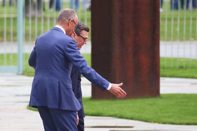 Berlin, Germany, October 8, 2026 Federal Chancellery Reception for the Prime Minister of the United Kingdom German Chancellor Friedrich Merz (CDU) and Andrew Andy Burnham at the reception with military honors Copyright: xdtsxNachrichtenagenturx dts_137595