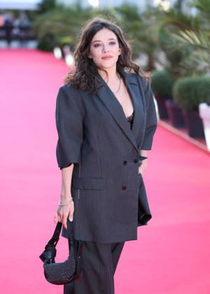 Zoe Adjani Arriving at the opening night of the 37th edition of the British and Irish Film Festival in Dinard on October 9, 2026 Denis Guignebourg Bestimage Celebrities at the opening night of the 37th edition of the British and Irish Film Festival in Dinard on October 9, 2026, Dinard, France  Copyright: xDenisxGuignebourgx xBestimagexDenisxGuignebourgx xBestimagex