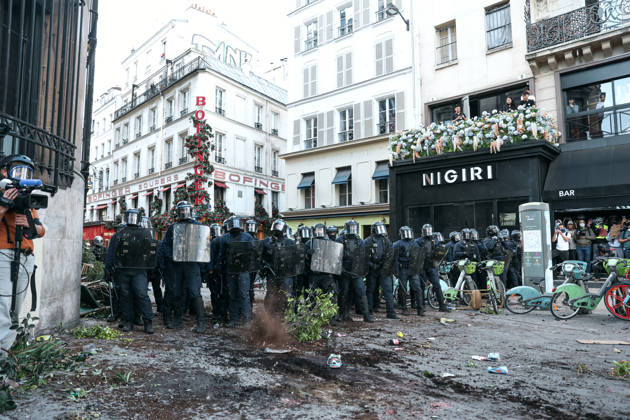 High School And University Student Protest - Paris A CRS riot police squad is preparing to charge to disperse the protesters, during a nationwide youth demonstration. Nationwide mobilization by high school and university students calling for better teaching and study conditions, increased funding and staffing, an end to overcrowded classrooms and deteriorating infrastructure, and improved access to education, amidst concerns over social inequalities and student financial insecurity in Paris, France, October 8, 2026. Photo by Christophe Michel ABACAPRESS.COM Paris ILE DE FRANCE France Copyright: xMichelxChristophe ABACAx