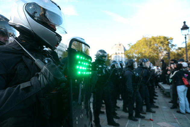 High School And University Student Protest - Paris A CRS riot police squad is preparing to charge to disperse the protesters, during a nationwide youth demonstration. Nationwide mobilization by high school and university students calling for better teaching and study conditions, increased funding and staffing, an end to overcrowded classrooms and deteriorating infrastructure, and improved access to education, amidst concerns over social inequalities and student financial insecurity in Paris, France, October 8, 2026. Photo by Christophe Michel ABACAPRESS.COM Paris ILE DE FRANCE France Copyright: xMichelxChristophe ABACAx