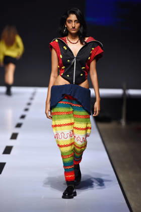 (261009) -- COLOMBO, Oct. 9, 2026 -- A model presents a creation during the Mercedes-Benz Fashion Week Sri Lanka in Colombo, Sri Lanka on Oct. 8, 2026. The event is held here from Oct. 7 to 11. (Photo by Xinhua) SRI LANKA-COLOMBO-FASHION WEEK GayanxSameera