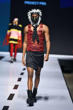 (261009) -- COLOMBO, Oct. 9, 2026 -- A model presents a creation during the Mercedes-Benz Fashion Week Sri Lanka in Colombo, Sri Lanka on Oct. 8, 2026. The event is held here from Oct. 7 to 11. (Photo by Xinhua) SRI LANKA-COLOMBO-FASHION WEEK GayanxSameera