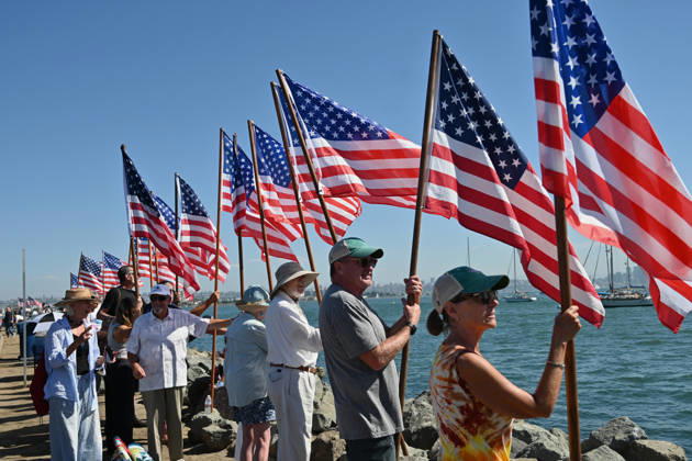USS Abraham Lincoln returns to home port of San Diego after near-record deployment SAN DIEGO, UNITED STATES - OCTOBER 08: People raise flags as the USS Abraham Lincoln Nimitz-class aircraft carrier approaches its homeport at Naval Air Station North Island on return from its historic 10-month deployment on October 8, 2026 as seen from the Port of San Diego in San Diego, California, United States. The USS Abraham Lincoln (CVN 72) set a U.S. Navy record spending over 260 days consecutively at sea without a port call while playing a key role in Operation Epic Fury and regional maritime security operations in the Middle East. Carlos A. Moreno Anadolu San Diego United States. Editorial use only. Please get in touch for any other usage. Copyright: x2026xAnadoluxCarlosxA.xMorenox