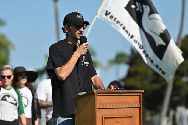 USS Abraham Lincoln returns to home port of San Diego after near-record deployment SAN DIEGO, UNITED STATES - OCTOBER 08: Some veterans, military families from Veterans for Peace-SD group, including active-duty military and activists attend a press conference before the USS Abraham Lincoln Nimitz-class aircraft carrier approached its homeport at Naval Air Station North Island on return from its historic 10-month deployment on October 8, 2026 as seen from the Port of San Diego in San Diego, California, United States. The USS Abraham Lincoln (CVN 72) set a U.S. Navy record spending over 260 days consecutively at sea without a port call while playing a key role in Operation Epic Fury and regional maritime security operations in the Middle East Copyright: x2026xAnadoluxCarlosxA.xMorenox