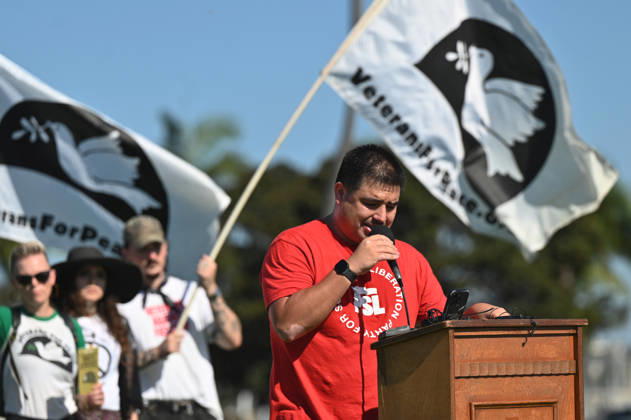 USS Abraham Lincoln returns to home port of San Diego after near-record deployment SAN DIEGO, UNITED STATES - OCTOBER 08: Some veterans, military families from Veterans for Peace-SD group, including active-duty military and activists attend a press conference before the USS Abraham Lincoln Nimitz-class aircraft carrier approached its homeport at Naval Air Station North Island on return from its historic 10-month deployment on October 8, 2026 as seen from the Port of San Diego in San Diego, California, United States. The USS Abraham Lincoln (CVN 72) set a U.S. Navy record spending over 260 days consecutively at sea without a port call while playing a key role in Operation Epic Fury and regional maritime security operations in the Middle East Copyright: x2026xAnadoluxCarlosxA.xMorenox