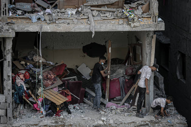Israeli army continues its attacks on Gaza despite the ceasefire GAZA CITY, PALESTINE - OCTOBER 9: Palestinian civilians and emergency responders search through the debris of damaged residential buildings following an Israeli military airstrike in the Sabra neighborhood, south of Gaza City, Palestine on October 9, 2026. Multiple dead and wounded, including women and children, were reported as rescue teams worked under severe resource shortages to extract survivors from beneath destroyed structures. Saeed M. M. T. Jaras Anadolu Gaza City Gaza. Editorial use only. Please get in touch for any other usage.  Copyright: x2026xAnadoluxSaeedxM.xM.xT.xJarasx