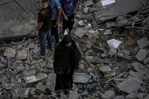 Israeli army continues its attacks on Gaza despite the ceasefire GAZA CITY, PALESTINE - OCTOBER 9: Palestinian civilians and emergency responders search through the debris of damaged residential buildings following an Israeli military airstrike in the Sabra neighborhood, south of Gaza City, Palestine on October 9, 2026. Multiple dead and wounded, including women and children, were reported as rescue teams worked under severe resource shortages to extract survivors from beneath destroyed structures. Saeed M. M. T. Jaras Anadolu Gaza City Gaza. Editorial use only. Please get in touch for any other usage.  Copyright: x2026xAnadoluxSaeedxM.xM.xT.xJarasx