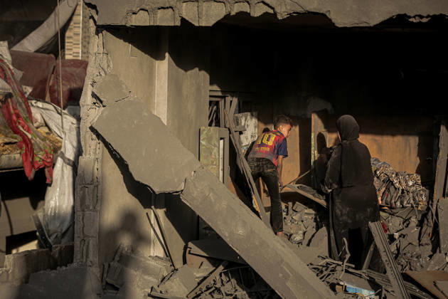 Israeli army continues its attacks on Gaza despite the ceasefire GAZA CITY, PALESTINE - OCTOBER 9: Palestinian civilians and emergency responders search through the debris of damaged residential buildings following an Israeli military airstrike in the Sabra neighborhood, south of Gaza City, Palestine on October 9, 2026. Multiple dead and wounded, including women and children, were reported as rescue teams worked under severe resource shortages to extract survivors from beneath destroyed structures. Saeed M. M. T. Jaras Anadolu Gaza City Gaza. Editorial use only. Please get in touch for any other usage.  Copyright: x2026xAnadoluxSaeedxM.xM.xT.xJarasx