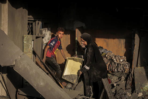 Israeli army continues its attacks on Gaza despite the ceasefire GAZA CITY, PALESTINE - OCTOBER 9: Palestinian civilians and emergency responders search through the debris of damaged residential buildings following an Israeli military airstrike in the Sabra neighborhood, south of Gaza City, Palestine on October 9, 2026. Multiple dead and wounded, including women and children, were reported as rescue teams worked under severe resource shortages to extract survivors from beneath destroyed structures. Saeed M. M. T. Jaras Anadolu Gaza City Gaza. Editorial use only. Please get in touch for any other usage.  Copyright: x2026xAnadoluxSaeedxM.xM.xT.xJarasx