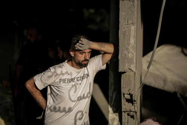Israeli army continues its attacks on Gaza despite the ceasefire GAZA CITY, PALESTINE - OCTOBER 9: Palestinian civilians and emergency responders search through the debris of damaged residential buildings following an Israeli military airstrike in the Sabra neighborhood, south of Gaza City, Palestine on October 9, 2026. Multiple dead and wounded, including women and children, were reported as rescue teams worked under severe resource shortages to extract survivors from beneath destroyed structures. Saeed M. M. T. Jaras Anadolu Gaza City Gaza. Editorial use only. Please get in touch for any other usage.  Copyright: x2026xAnadoluxSaeedxM.xM.xT.xJarasx