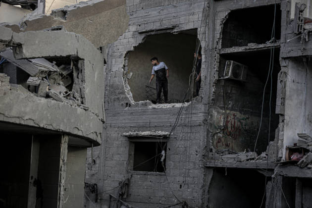 Israeli army continues its attacks on Gaza despite the ceasefire GAZA CITY, PALESTINE - OCTOBER 9: Palestinian civilians and emergency responders search through the debris of damaged residential buildings following an Israeli military airstrike in the Sabra neighborhood, south of Gaza City, Palestine on October 9, 2026. Multiple dead and wounded, including women and children, were reported as rescue teams worked under severe resource shortages to extract survivors from beneath destroyed structures. Saeed M. M. T. Jaras Anadolu Gaza City Gaza. Editorial use only. Please get in touch for any other usage.  Copyright: x2026xAnadoluxSaeedxM.xM.xT.xJarasx