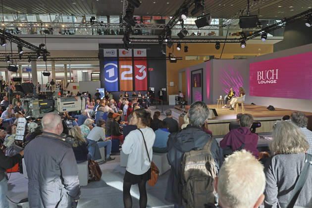 Frankfurt Impressions 08 10 2026 The 78th Frankfurt Book Fair provides a stage for many things here: the Literature Stage, ARD Kultur, the Book Lounge, and the German Book Prize. Winner Shida Bazyar discusses her book *Die Lücken* with host Mona Ameziane. Frankfurt am Main, Hesse, Germany