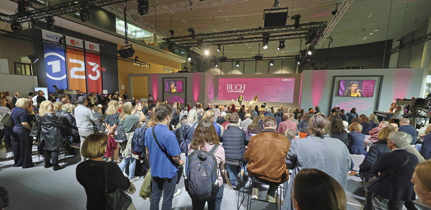 Frankfurt Impressions 08 10 2026 The 78th Frankfurt Book Fair provides a stage for many things here: the Literature Stage, ARD Kultur, the Book Lounge, and the German Book Prize. Winner Shida Bazyar discusses her book *Die Lücken* with host Mona Ameziane. Frankfurt am Main, Hesse, Germany