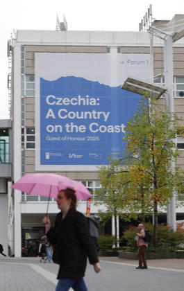 Frankfurt Impressions 10 08 2026 The 78th Frankfurt Book Fair provides a stage for many things—here, brief rain showers amid autumnal temperatures. Changing weather in autumn. Frankfurt am Main, Hesse, Germany