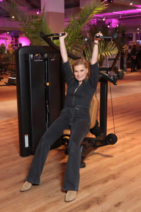 Actress Andrea Lüdke: Fitness Equipment Instead of the Red Carpet—The Sports Club’s 20th fitness center opened in Hamburg-Poppenbüttel, and celebrity guests immediately tried out the fitness and wellness equipment, including the ladies’ area, saunas, and relaxation pool, spread across 5,000 square meters, Hamburg, October 8, 2026