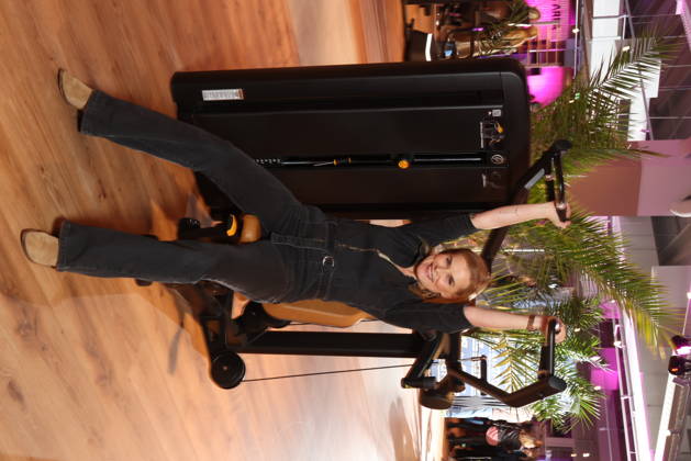 Actress Andrea Lüdke: Fitness Equipment Instead of the Red Carpet—The Sports Club’s 20th fitness center opened in Hamburg-Poppenbüttel, and celebrity guests immediately tried out the fitness and wellness equipment, including the ladies’ area, saunas, and relaxation pool, spread across 5,000 square meters, Hamburg, October 8, 2026