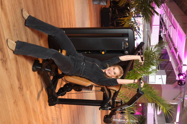 Actress Andrea Lüdke: Fitness Equipment Instead of the Red Carpet—The Sports Club’s 20th fitness center opened in Hamburg-Poppenbüttel, and celebrity guests immediately tried out the fitness and wellness equipment, including the ladies’ area, saunas, and relaxation pool, spread across 5,000 square meters, Hamburg, October 8, 2026